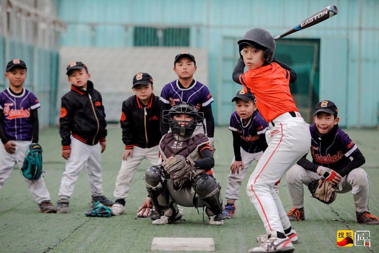 从顽劣混混到棒球少年，这些来自穷人家的孩子是怎么改变命运的？