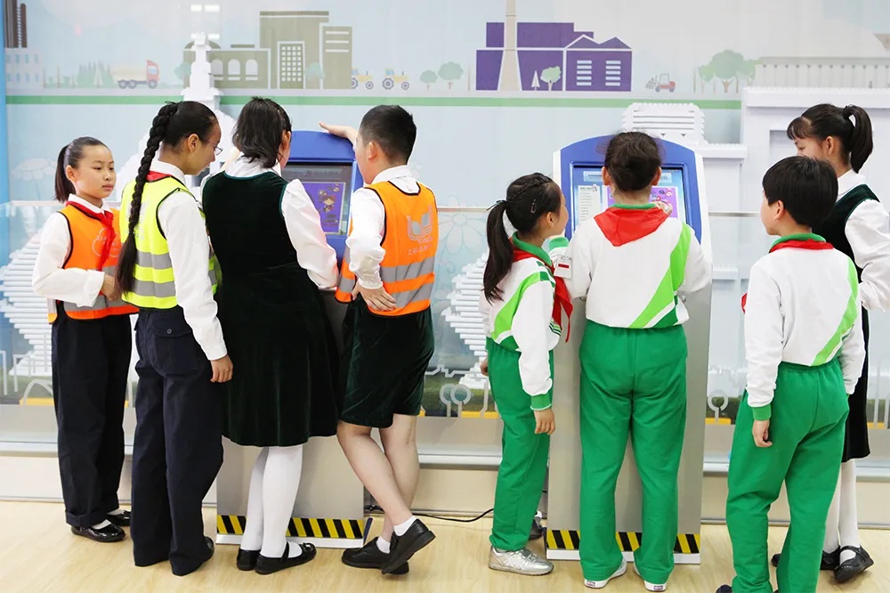 宝山这所学校“延时更延爱”的举动让“课后三点半”不再是问题!
