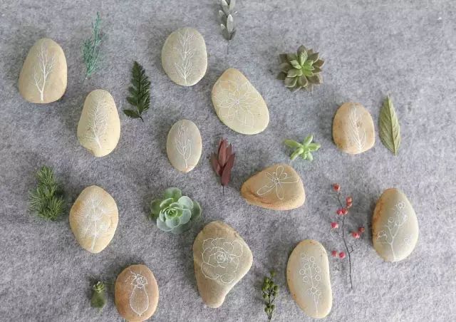 深山老林自建豪华木屋隐居生活,90后小情侣隐居深山建别墅仅花6万