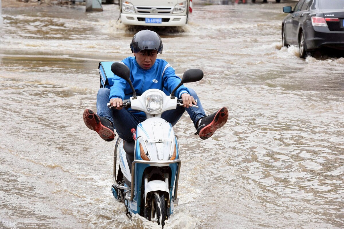 兼职送外卖一个月能挣3000块钱吗,兼职送外卖一天至少工作几个小时