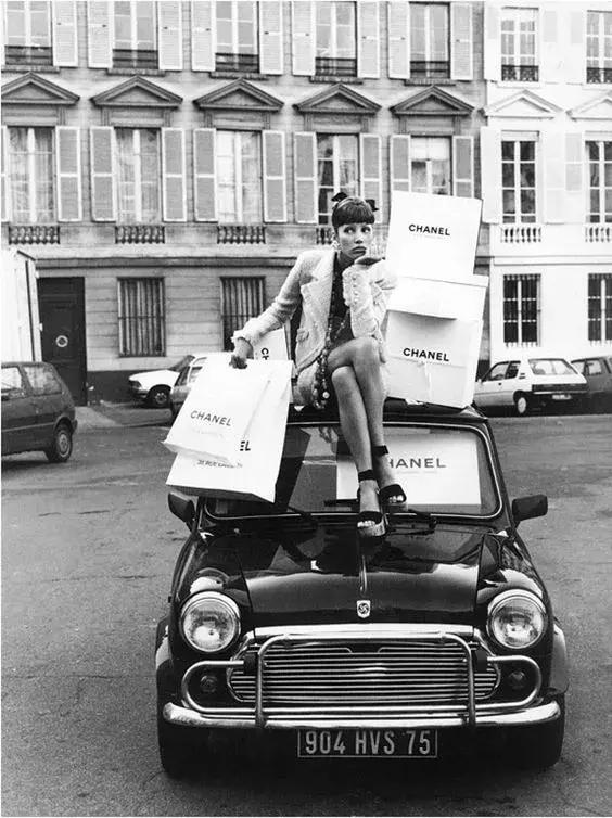 国潮这回对味儿了,不看logo还以为是巴黎世家!