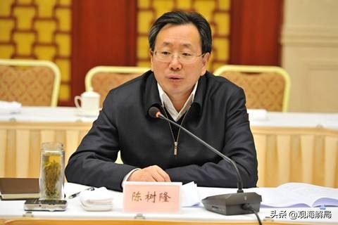 担任四家老板娘、开名酒专卖店，他们违规经商落马