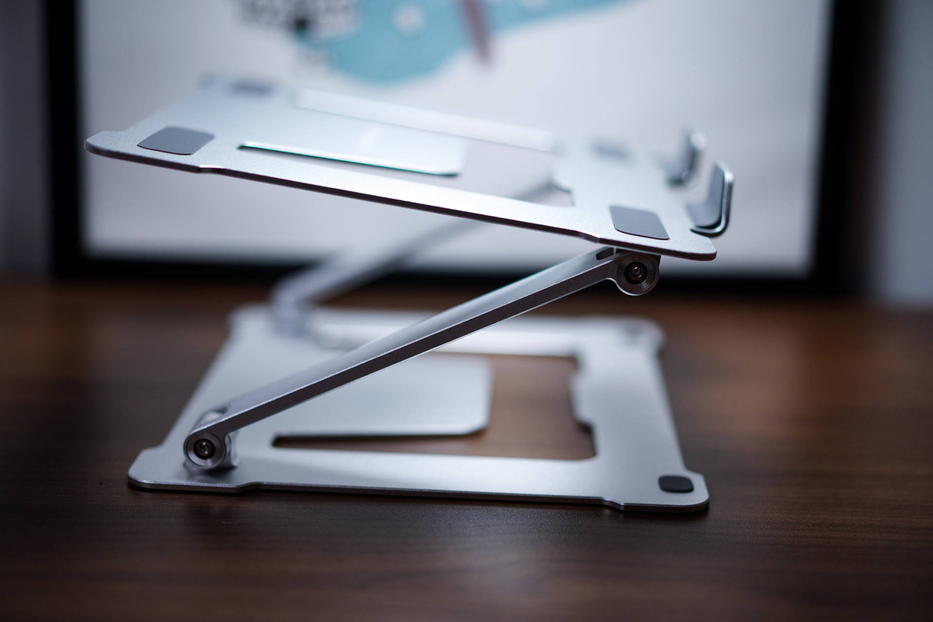 论如何拯救家里的小桌面？聊聊我那些花小钱省大地方的桌面好物