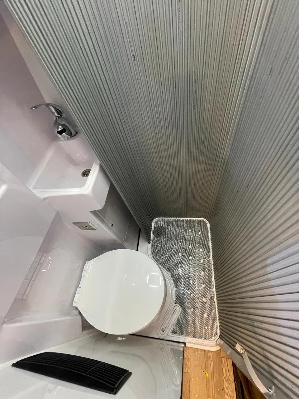 江铃福特全顺旅居车价格,江铃旅居车新世代全顺