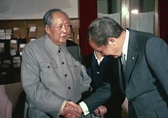 尼克松收到毛*东泽**12字墨宝，不解其意，50年众说纷纭，无人能解