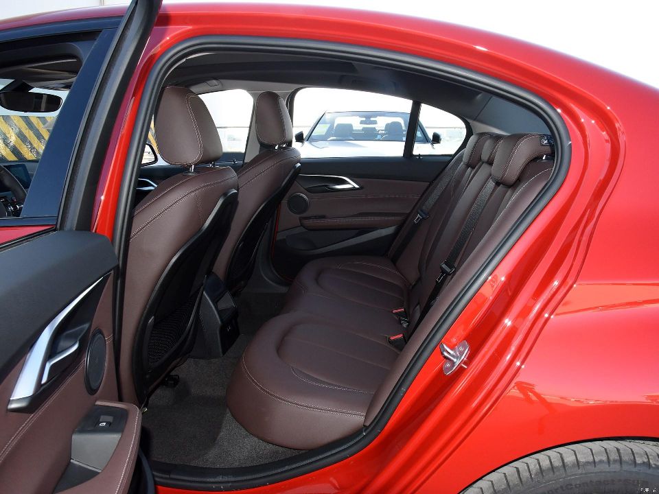 宝马1系真的很丢人吗,宝马1系和思域哪个更值得买