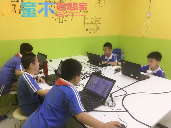 编程机器人创客,编程机器人是什么