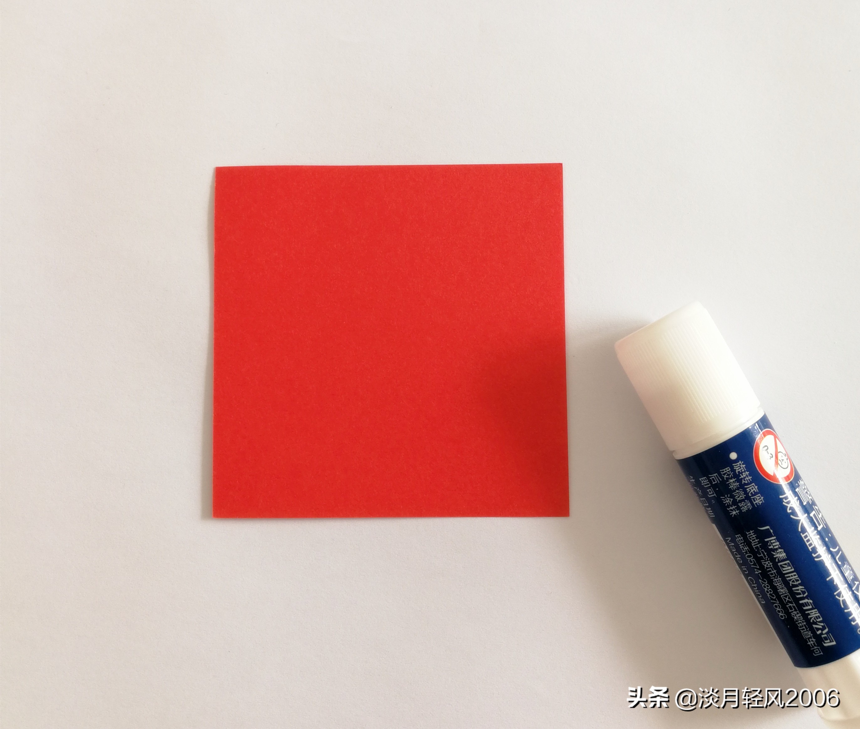 怎么用一张纸一剪刀剪很多个爱心,立体爱心怎么折简单只用一张纸