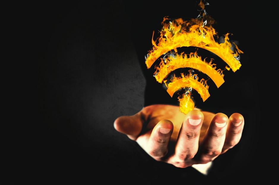 WiFi万能钥匙月活跃用户量过3亿，但是你真的敢用吗？