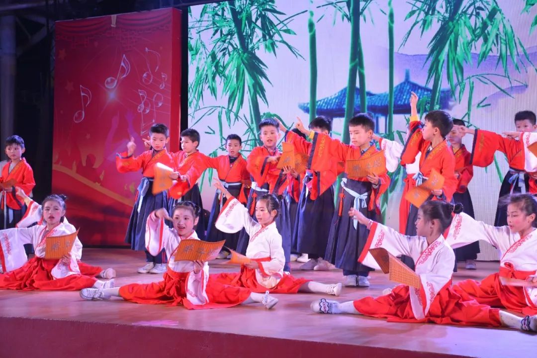 华立中英文学校是不是贵族学校,华立中英文学校升学