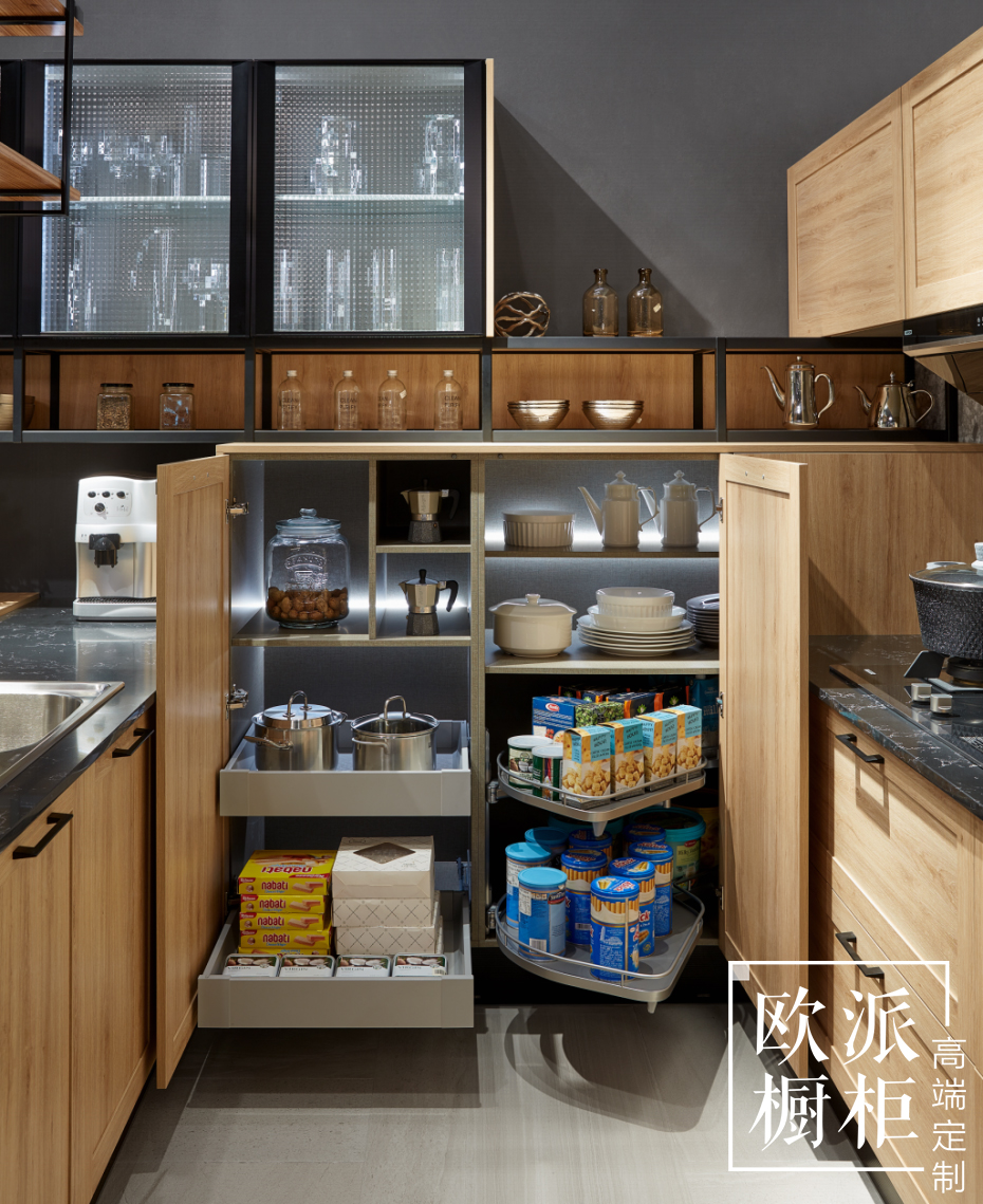 绝了！朋友家橱柜只有手臂那么长，灶具竟然斜着装