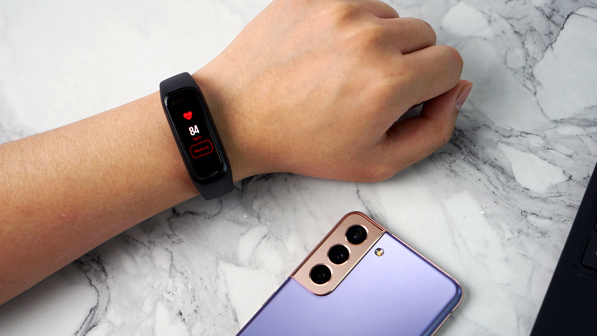 三星galaxyfit2手环使用方法,三星推出fit2运动手环