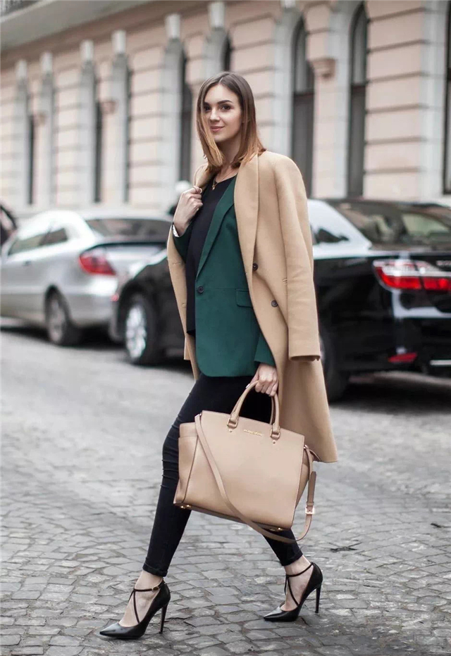 浅驼色和深驼色哪个颜色好看打底,浅驼色最佳10种颜色搭配