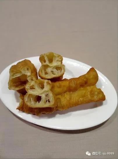 炸油条用脆皮油条粉还用放酵母吗,食用碱加酵母做油条怎么做