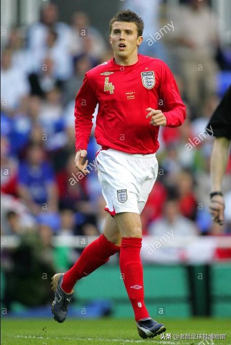 曾经风靡98世界杯的彩色pumaking,如今低调变身成贝莱林小黑鞋