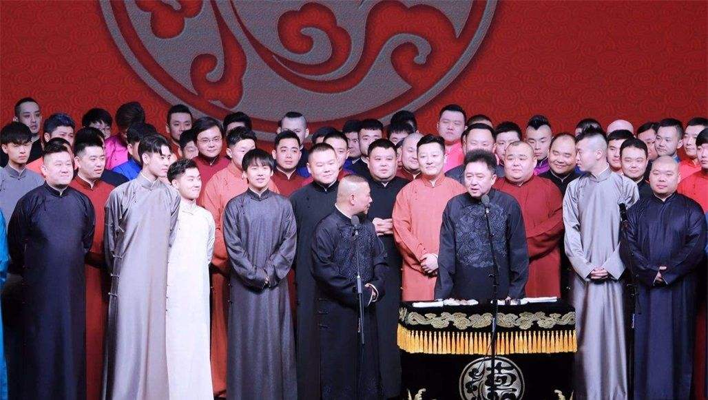 烧饼曹鹤阳欢乐喜剧人开涮郭德纲,烧饼曹鹤阳相声调侃郭德纲比身高
