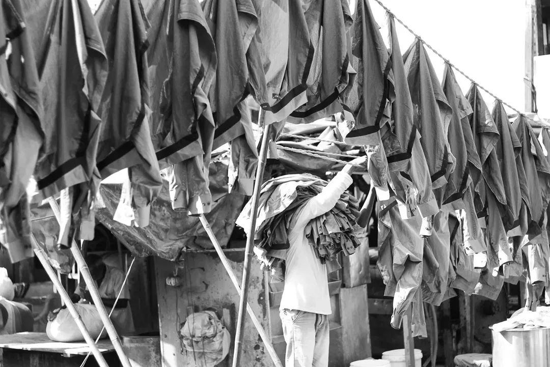 疫情失控的印度的大型洗衣场