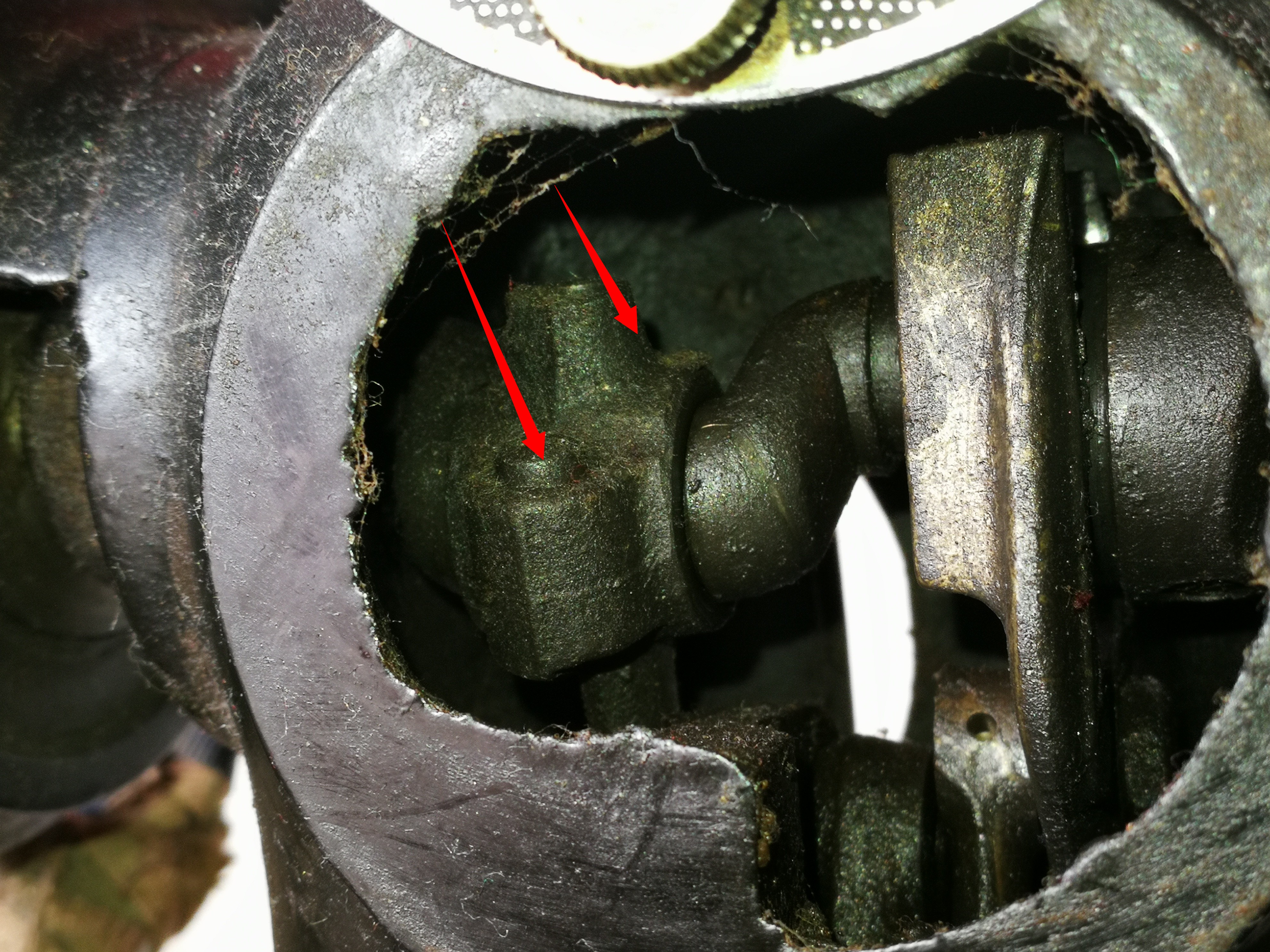 小型电缝纫机声音大解决方法,缝纫机踩起来声音很大怎么解决