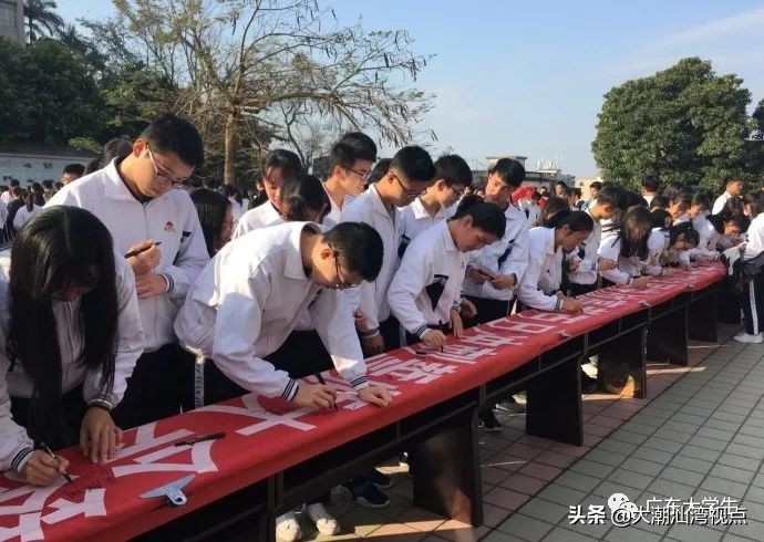 潮汕哪个学校校服最好看,潮汕校服排名前十