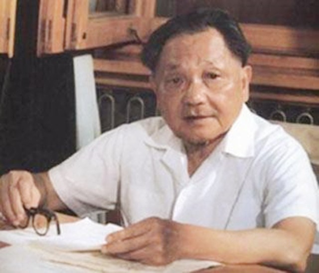 2年前“平民市长”张百发追悼会：北京市民自发赶来，送别老市长