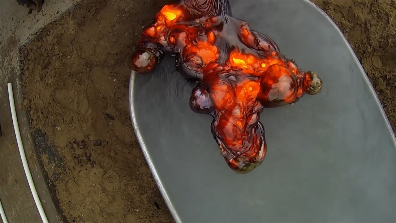 岩浆可以用水熄灭吗,岩浆能被水熄灭吗