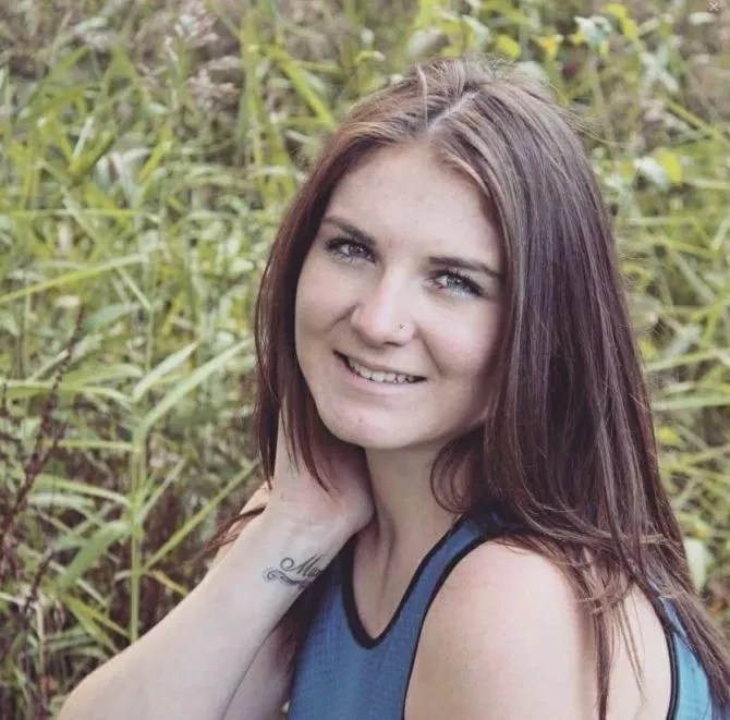 英国女子穿阿迪达斯打*裤底**晒出商标,申请当品牌代言人惨遭拒绝