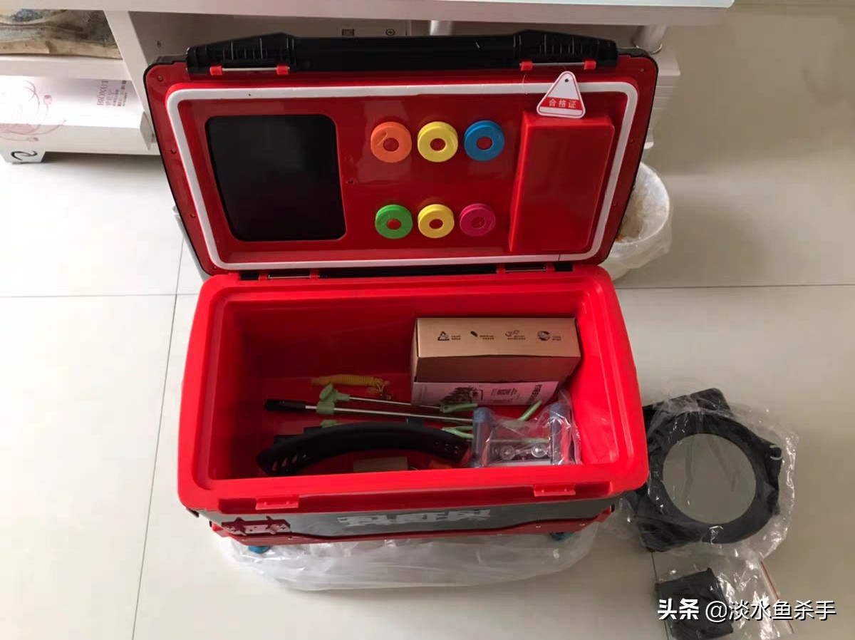 经常野钓钓箱好还是钓椅好,钓鱼新手应该选钓箱还是钓凳