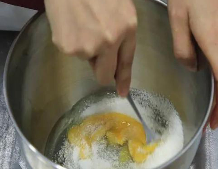 不用鸡蛋不用黄油做曲奇饼干,如何只用面粉鸡蛋做曲奇饼干