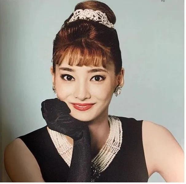 日本丰田太子妃曝光，神秘名媛撞脸奥黛丽赫本，却偏爱“好嫁风”