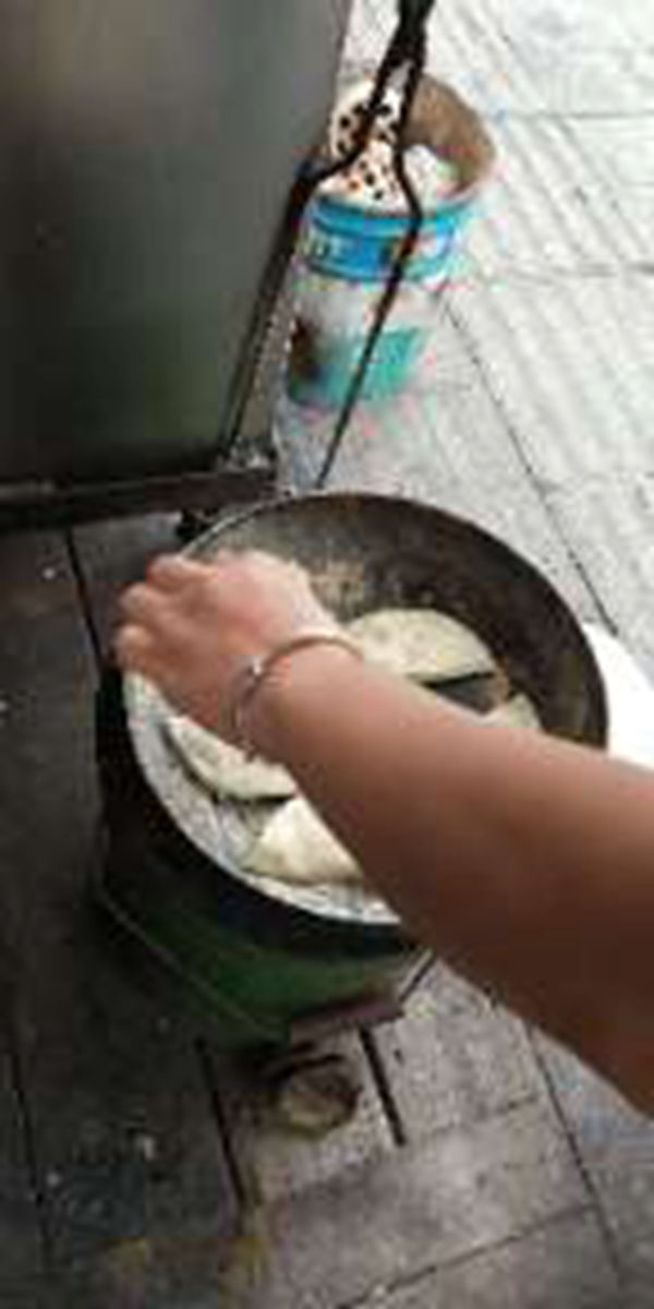 诸暨梅干菜麦饼,诸暨卖松花麦饼