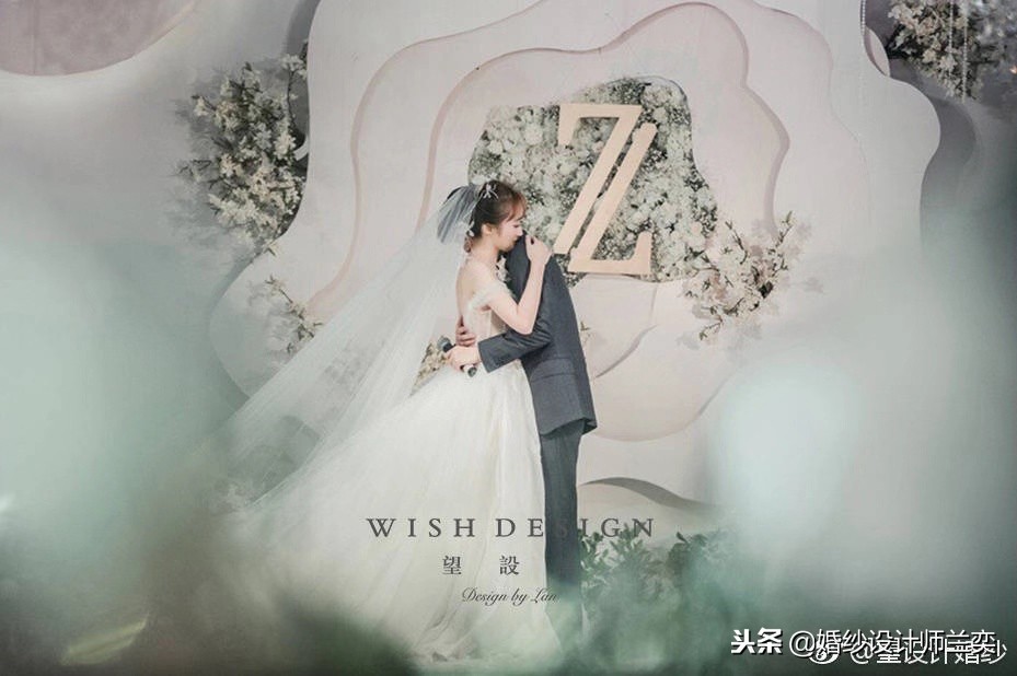 blingbling的婚纱怎么搭配饰品,blingbling大拖尾