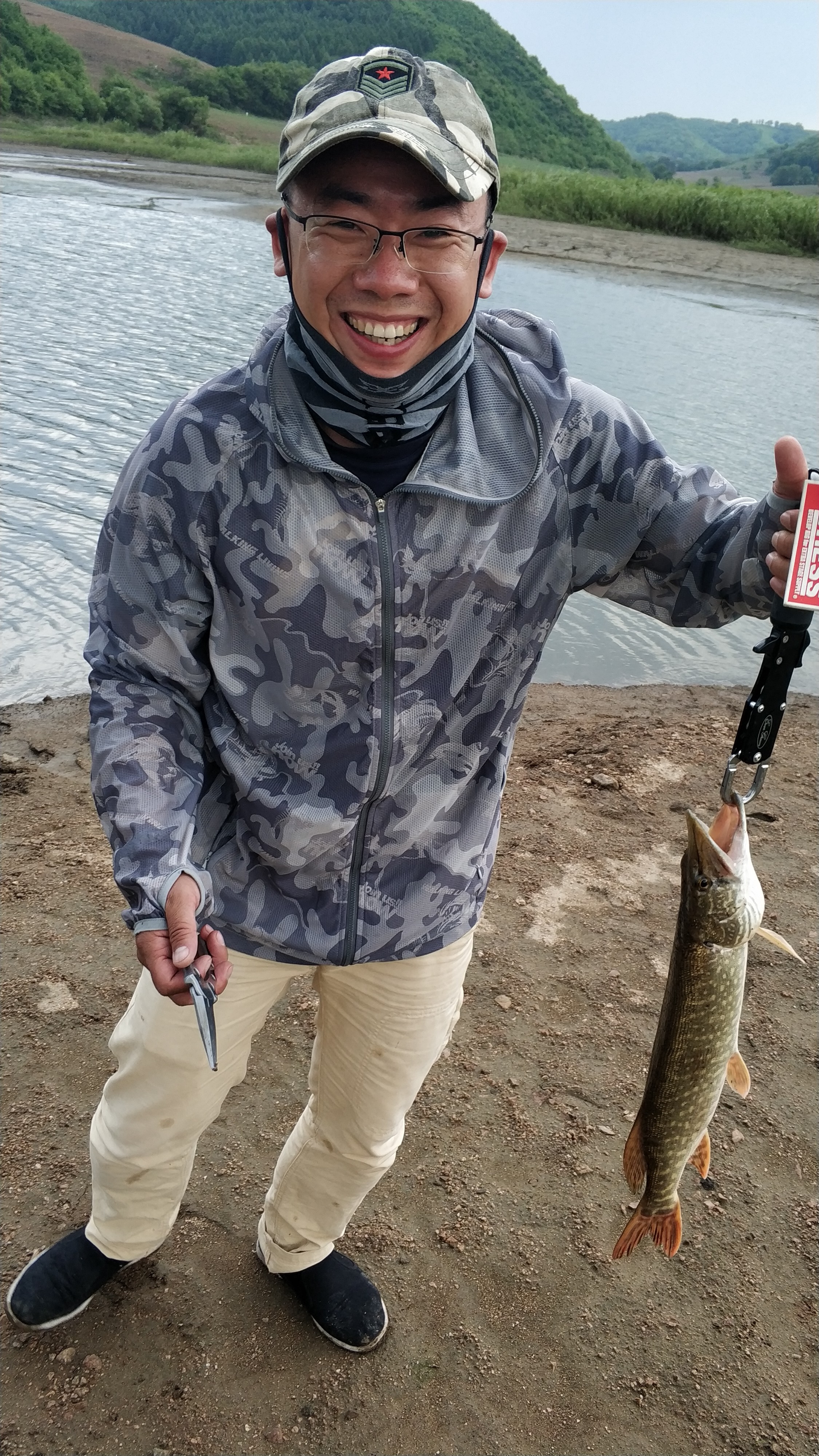 很惬意的路亚钓鱼,房车路亚野钓