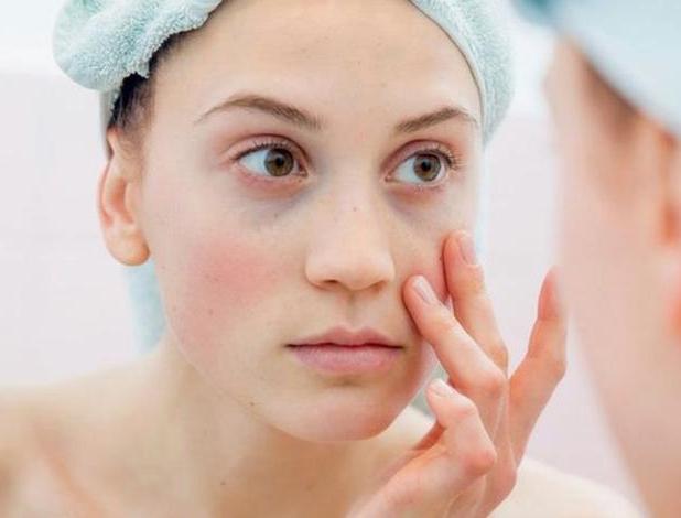 适合40岁平价抗皱保湿温和的眼霜,女人要想不显老多做保养