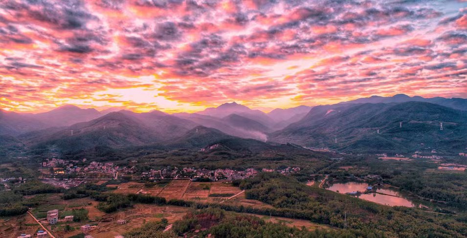 以旅游为支柱的县城发展前景,龙门旅游业的发展