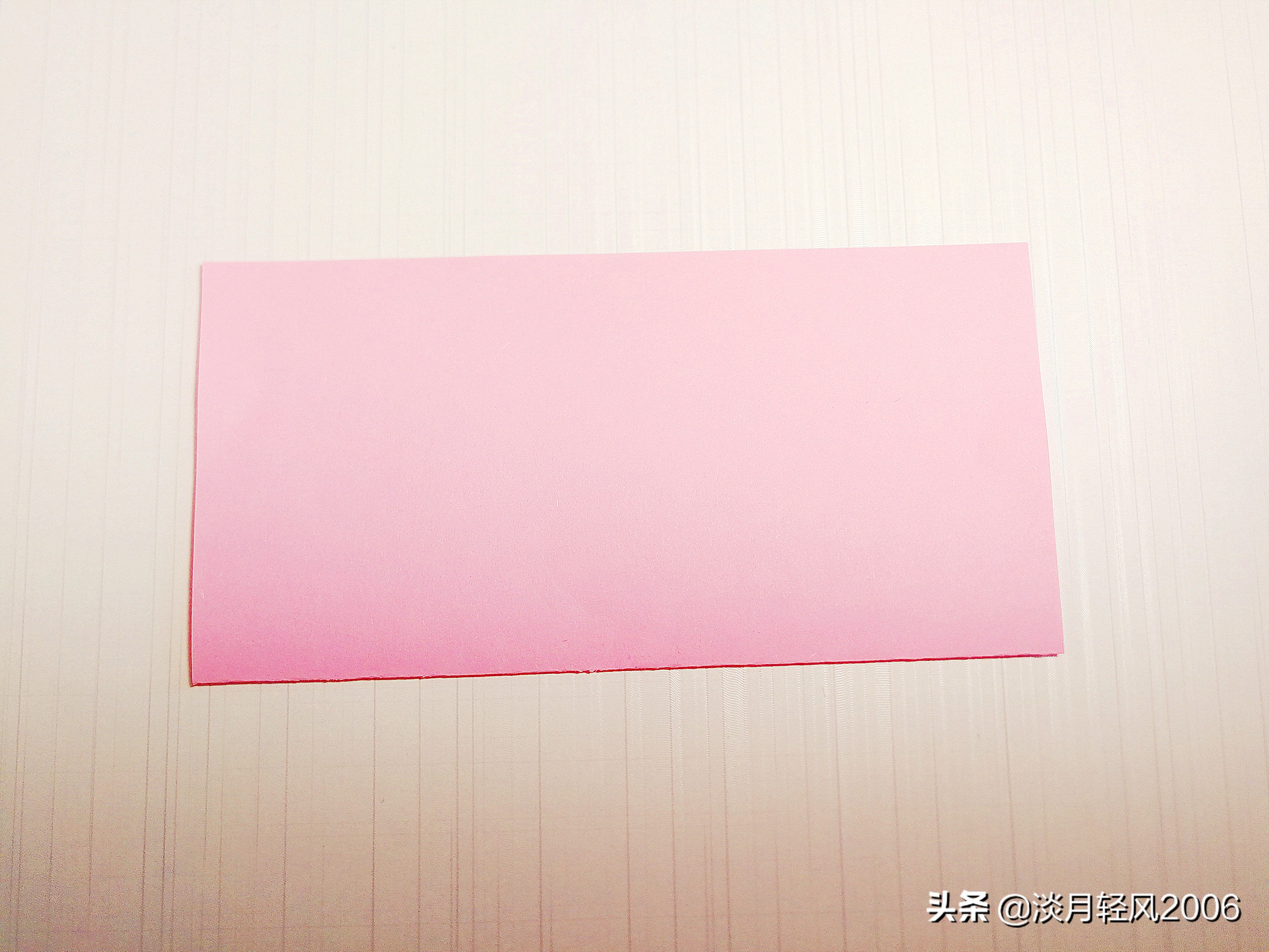 用正方形彩纸折一个蝴蝶会动的,怎样用正方形的卡纸折一个蝴蝶