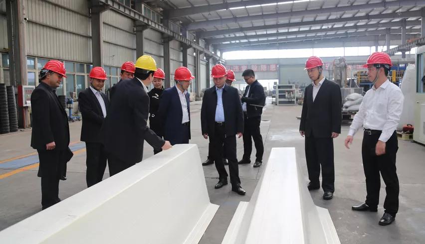 巩留县*党**政代表团赴张家港市开展“长江水·天山情”巩留风情文化节考察重点招商引资项目