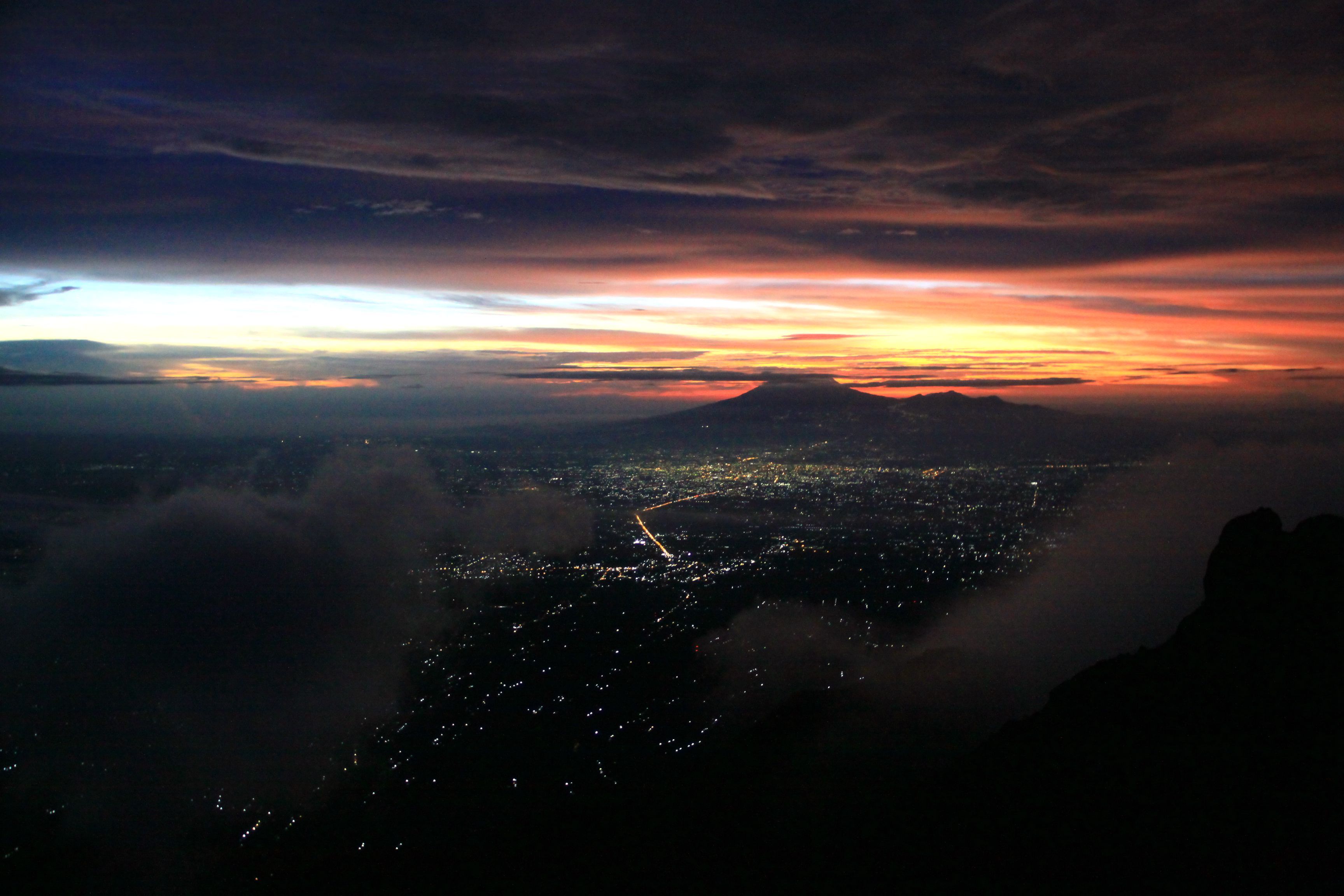 印尼最大的火山 (印尼默拉皮火山环境)