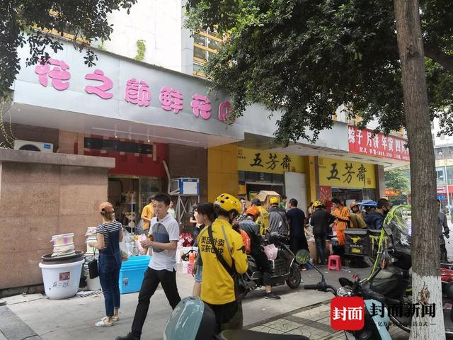 520外卖鲜花生意,520外卖小哥送花跑了两小时