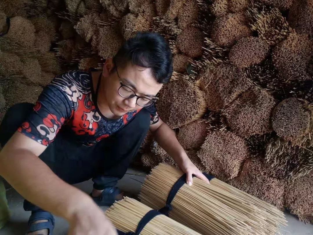 解救限塑令下的美国人，90后农民发明麦秆吸管，每月出口200万根