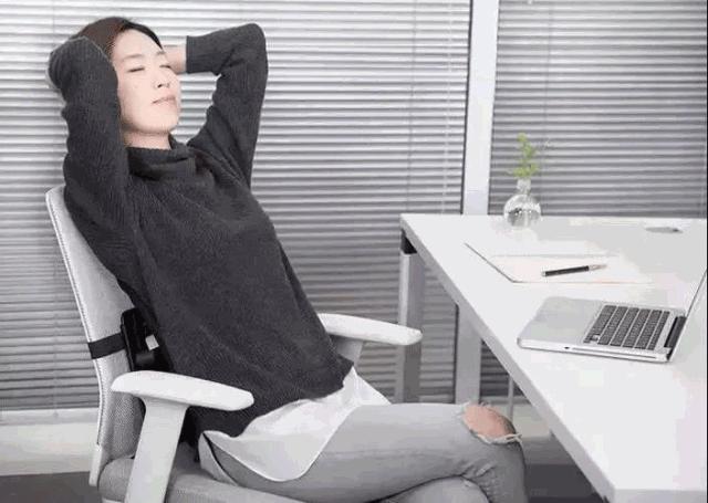 德国变态黑科技靠垫，两侧怀抱设计，分散体压，使脊椎不受压迫