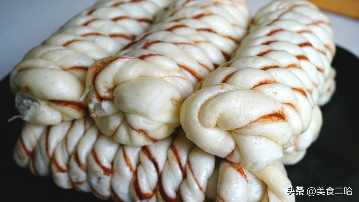 怎样蒸花卷凉了不硬,蒸花卷的面和硬还是和软