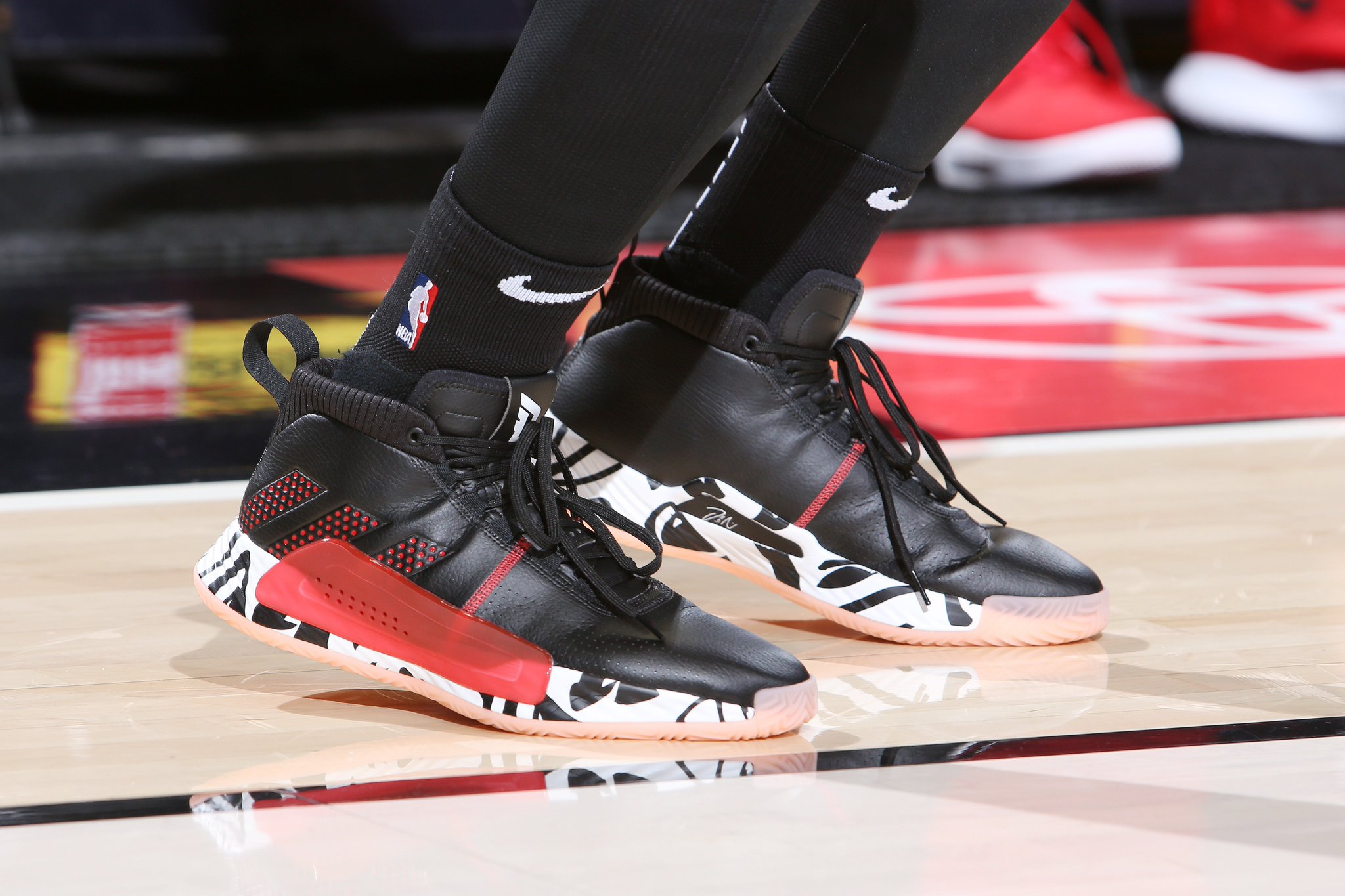 韦德的最新战靴,盘点nba上脚球鞋欧文