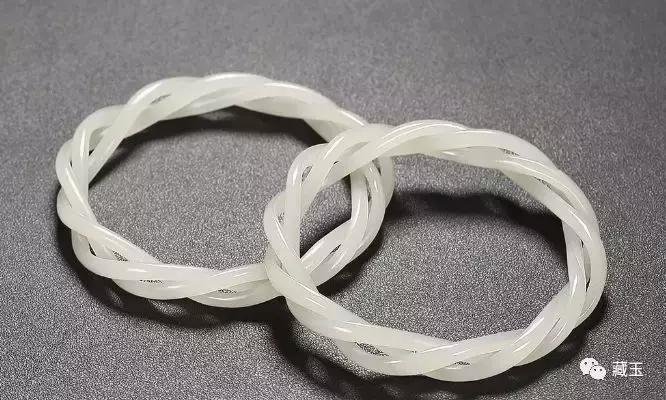 金手镯跟和田玉手镯可以一起戴吗,和田玉晴水手镯和冰晴手镯哪个好