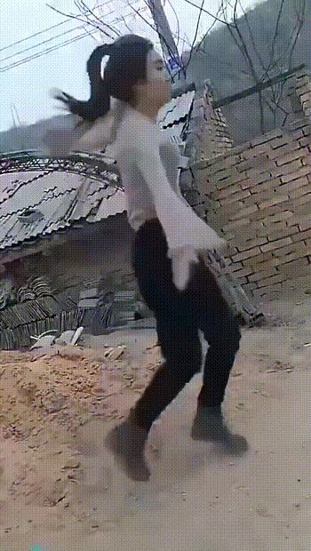 女孩为讨好男友服药丰胸，结果中毒了