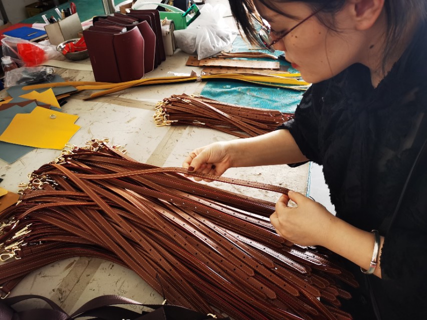 女生包包800一个贵吗,爱马仕包包为什么这么贵