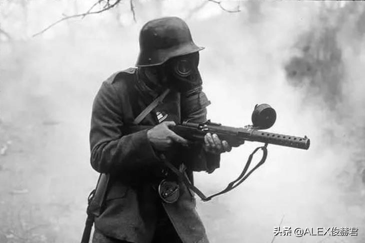 火力凶猛的冲锋枪：为何现代*队军**步兵班不再用，因为“天生”弱点