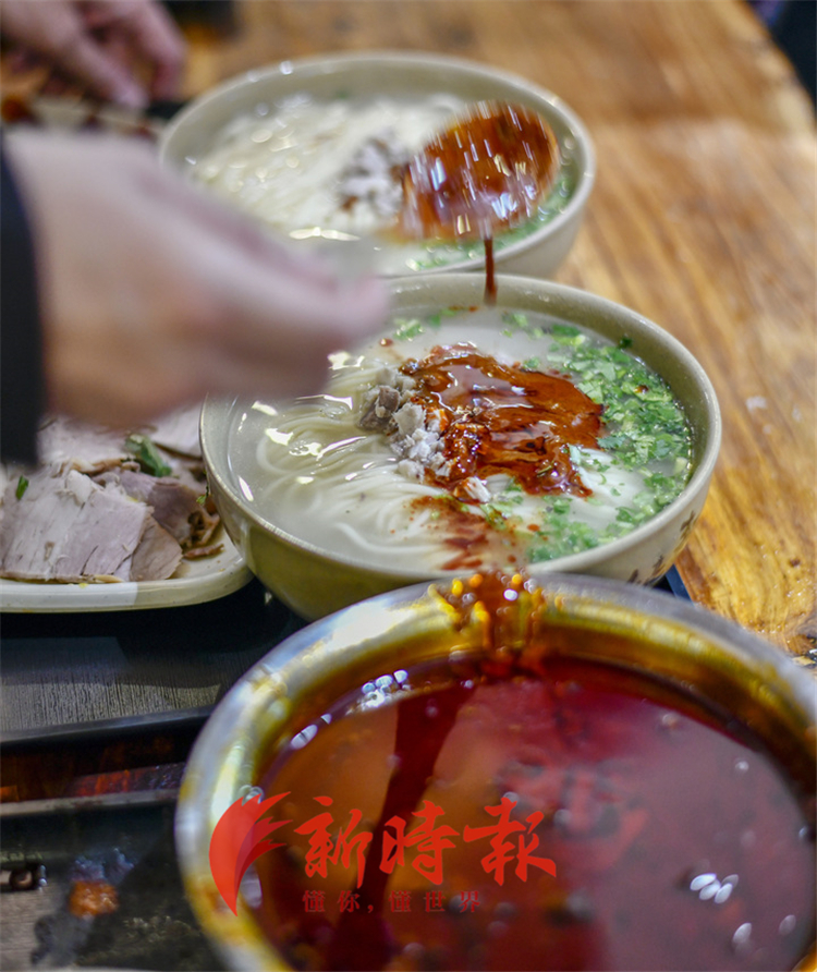 老济南特色面馆猪肘面做法,老济南特色猪肘面