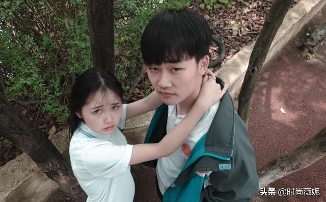 00后女孩“性感”自拍,妈妈发现后怒骂孩子不知羞,网友:太早熟