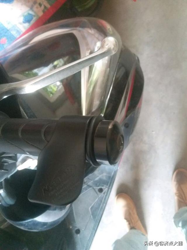 摩托车跑的太快了捏离合器,摩托车骑行中油门怎么调