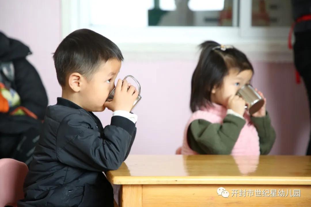 你好,小宝贝:世纪星艺术学院幼儿园新生半日体验活动